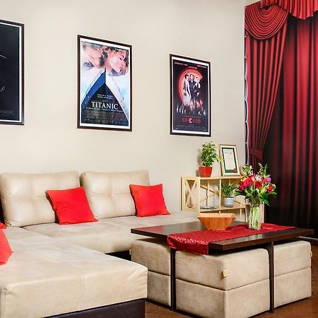 Hollywood Home Hostel Lviv Buitenkant foto