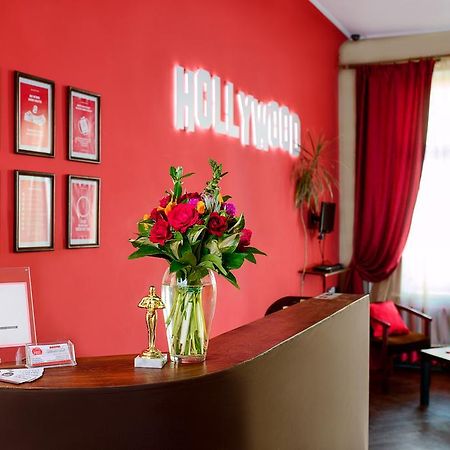 Hollywood Home Hostel Lviv Buitenkant foto