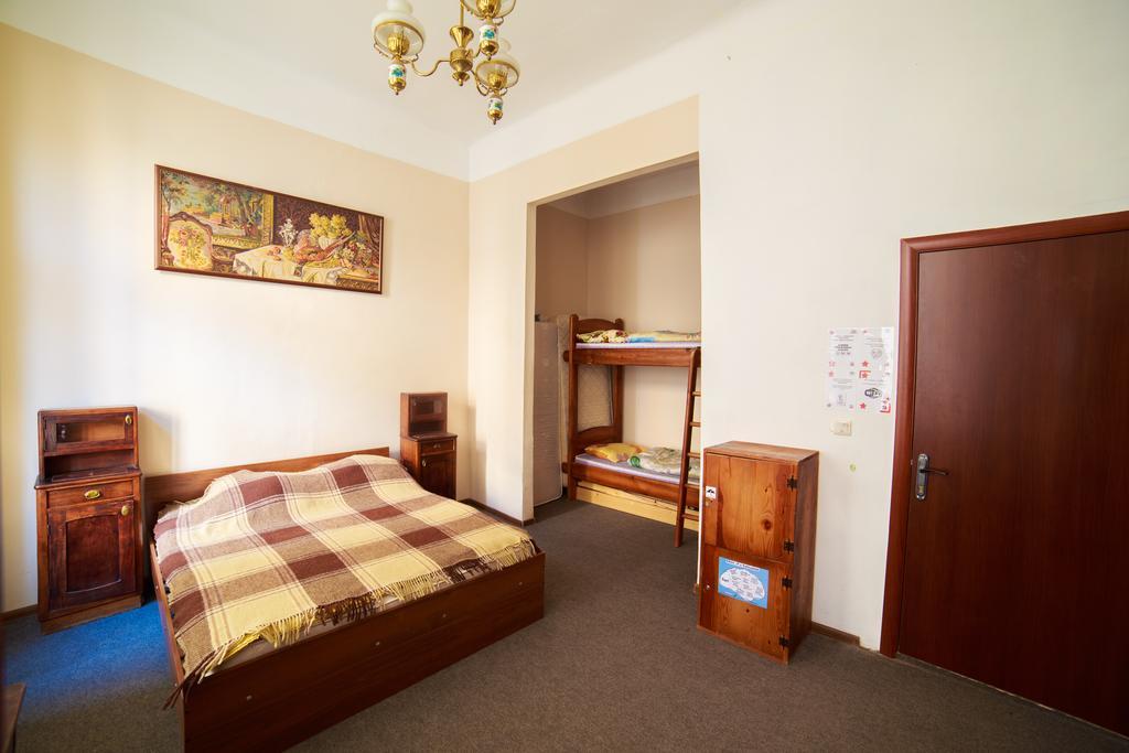 Hollywood Home Hostel Lviv Kamer foto