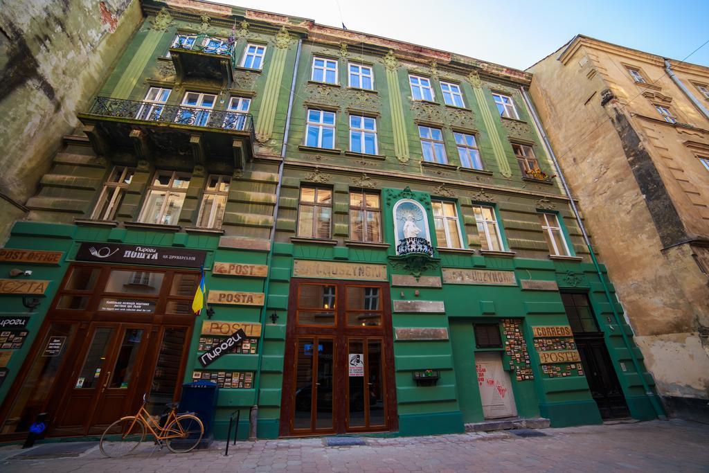 Hollywood Home Hostel Lviv Buitenkant foto
