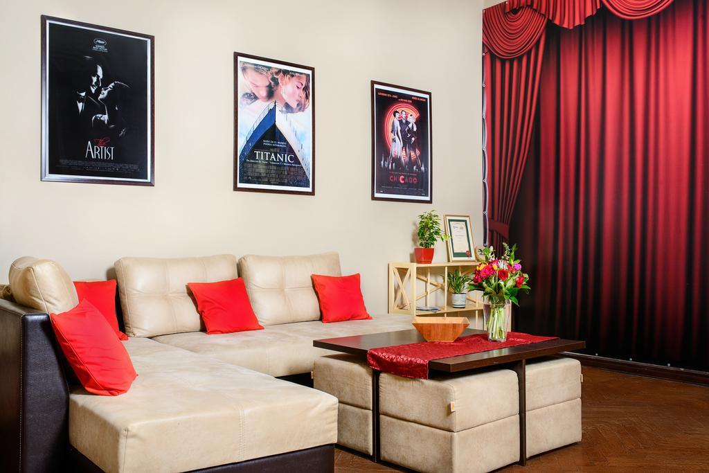Hollywood Home Hostel Lviv Buitenkant foto