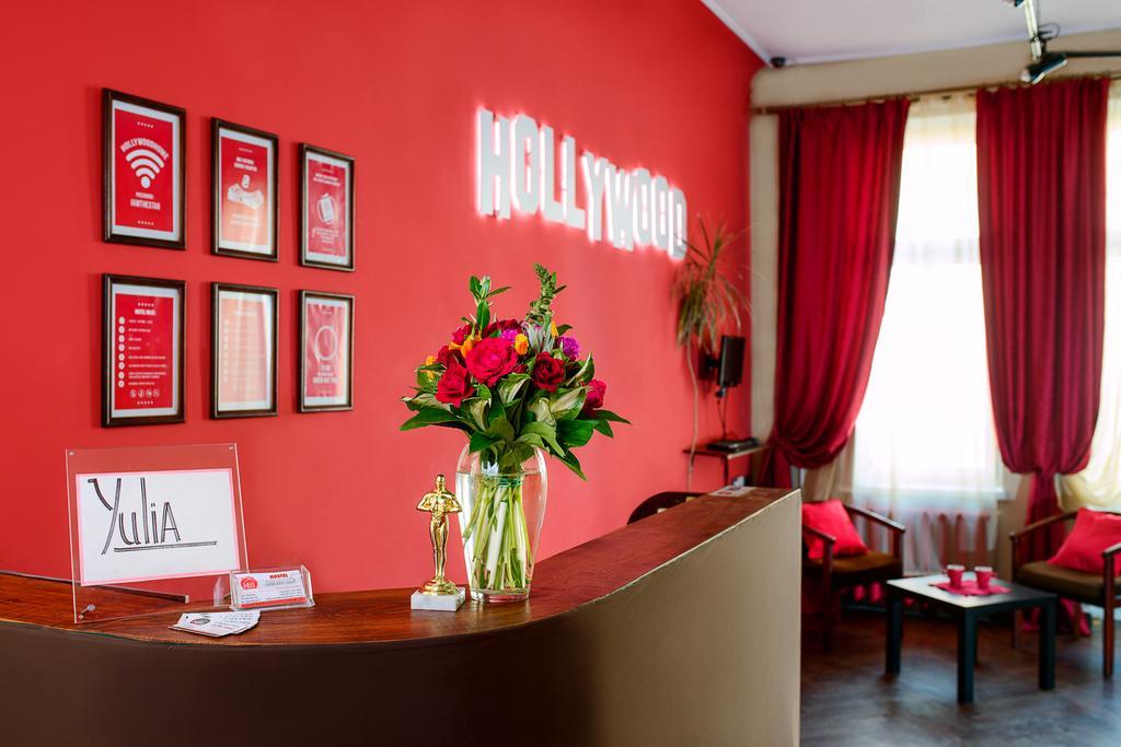 Hollywood Home Hostel Lviv Buitenkant foto
