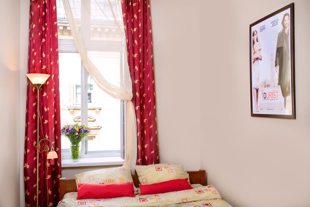 Hollywood Home Hostel Lviv Kamer foto